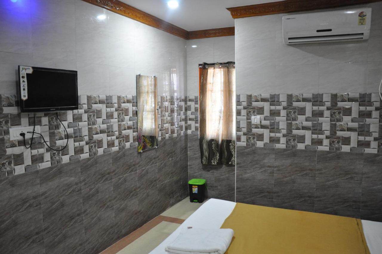 C M Hotel Dharmapuri ภายนอก รูปภาพ