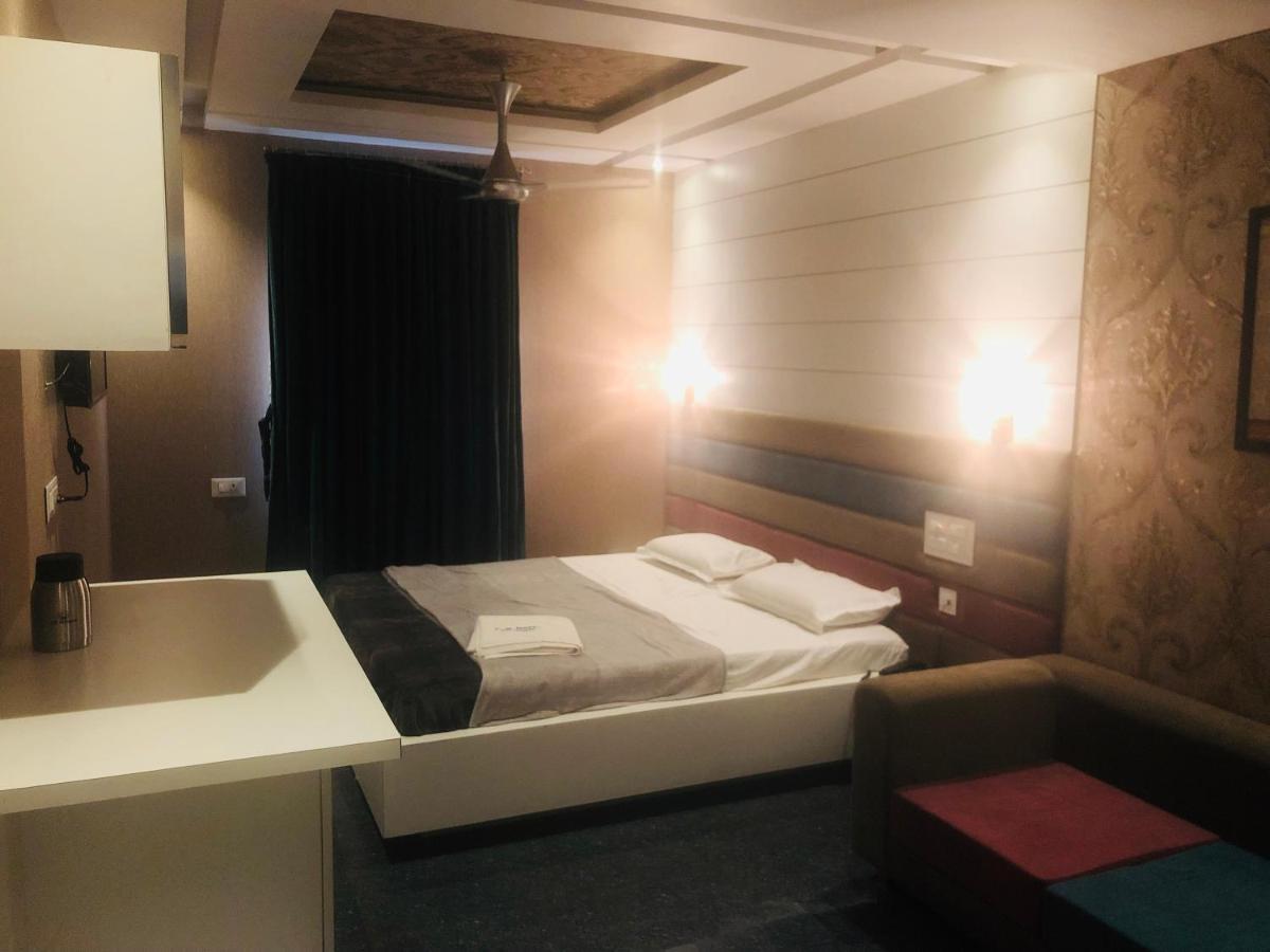 C M Hotel Dharmapuri ภายนอก รูปภาพ