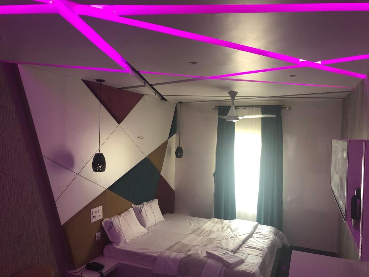 C M Hotel Dharmapuri ภายนอก รูปภาพ